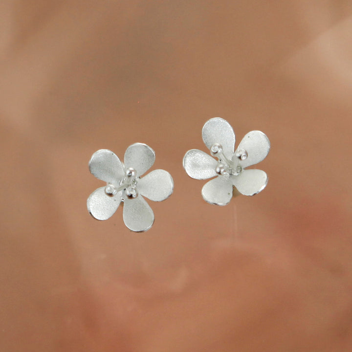 Daisy Flower Stud Earring In Silver