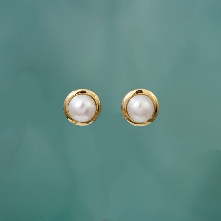 18ct gold vermeil freshwater pearl stud earrings on an aqua background