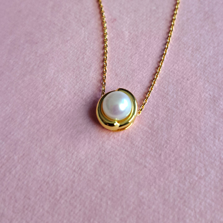 Alternative view of gold vermeil pearl pendant necklace 