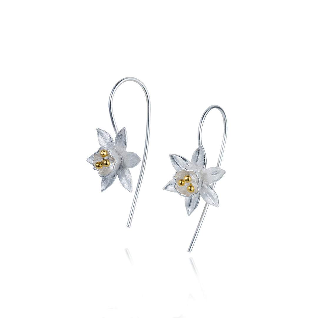 Silver daffodil flower-shaped earrings with gold centers on a white background