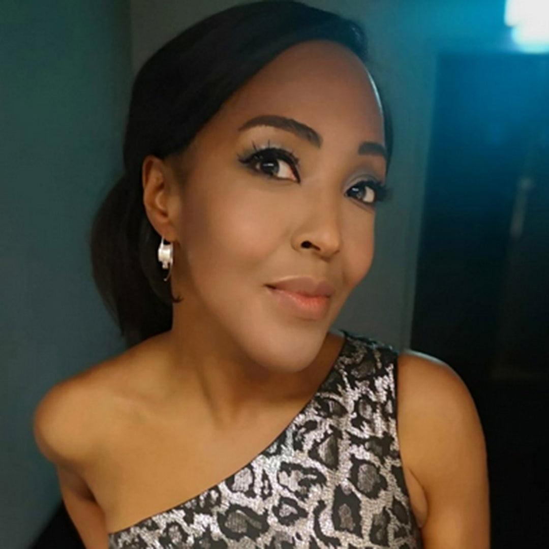 Presenter Jessica Bell wearing silver threader earring  and fancy dress