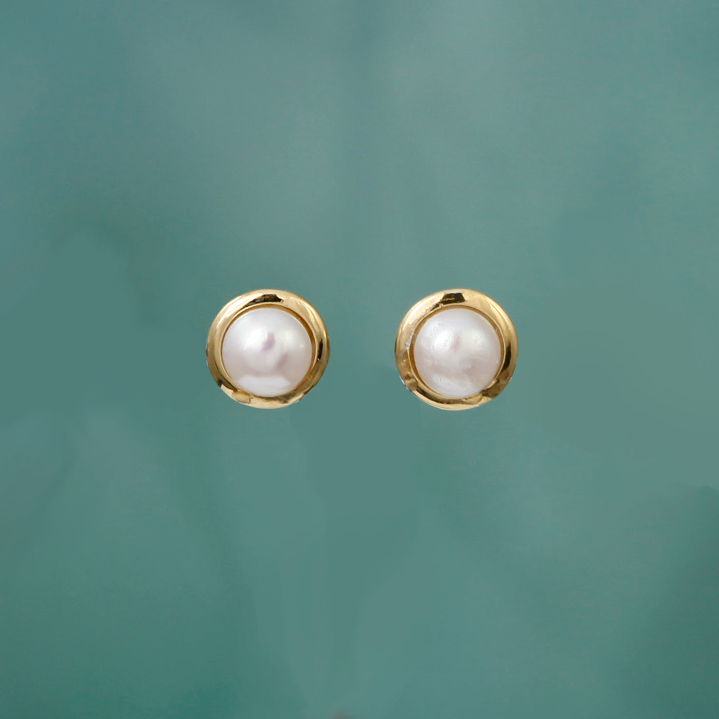 Gold Stud Earrings With Pearl